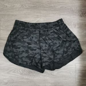 Track That Mid-Rise Lined Short 5" size 14 Camo